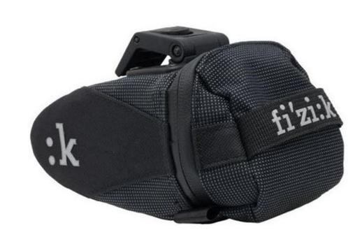 Fizik zadeltasje clicksysteem, Fietsen en Brommers, Fietsaccessoires | Fietstassen, Zo goed als nieuw, Ophalen of Verzenden