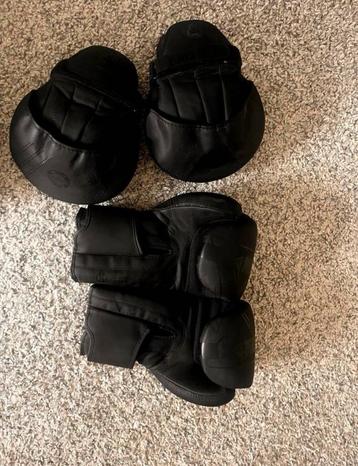 Bokshandschoenen beschikbaar voor biedingen