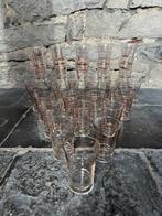 31 kleine water- of theeglazen (goud en rood gestreept), Ophalen of Verzenden, Zo goed als nieuw