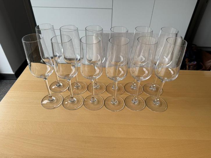 Verres flutes à champagne 12p tb état + 6p neufs, Verzamelen, Glas en Drinkglazen, Gebruikt, Ophalen