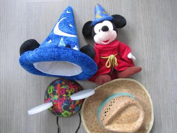 4 ARTICLES DISNEYLAND PARIS (3 chapeaux et 1 Mickey) (Disney