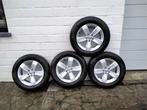 Winterbanden op velgen van VW Tiguan, Auto-onderdelen, Banden en Velgen, Ophalen, 17 inch, Winterbanden, Band(en)
