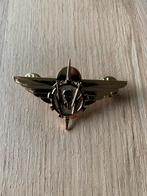 Beret badge 210 log para goudkleurig, Verzamelen, Verzenden