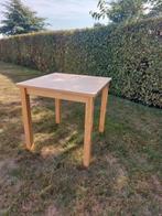 Vierkante tafel, massief hout, twee stuks, Ophalen, Zo goed als nieuw