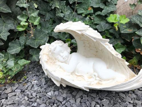 Beeld van engel, slapend in zijn vleugels, gemaakt van polys, Verzamelen, Beelden en Beeldjes, Religie, Ophalen of Verzenden