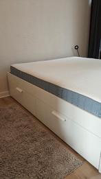 Bed BRIMNES, Huis en Inrichting, Slaapkamer | Bedden, Ophalen, Wit, Tweepersoons, Zo goed als nieuw