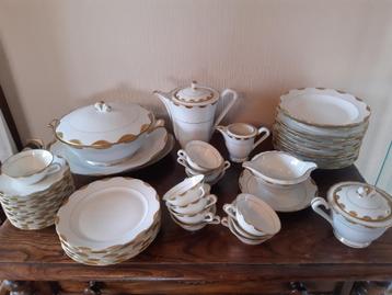 Servies antiek beschikbaar voor biedingen