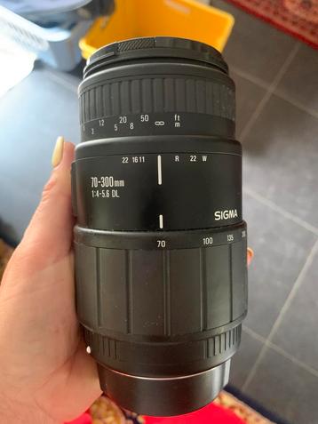 Lens - Sigma 70-300mm f/4-5.6 DL beschikbaar voor biedingen
