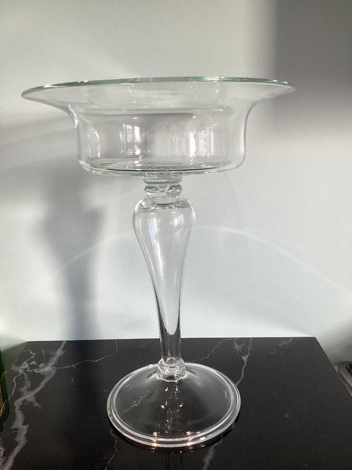 Grote glazen fruitschaal op voet Cleybergh. 196/Aa., Antiek en Kunst, Antiek | Glaswerk en Kristal, Ophalen