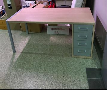 Bureau beschikbaar voor biedingen