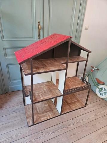 Poppenhuis beschikbaar voor biedingen
