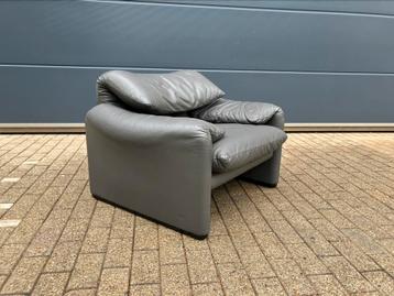 Cassina Maralunga 1zit origineel Anthraciet grijs Topstaat! beschikbaar voor biedingen
