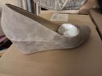 Schoenen, Kleding | Dames, Schoenen, Schoenen met lage hakken, Beige, Ophalen of Verzenden, Zo goed als nieuw