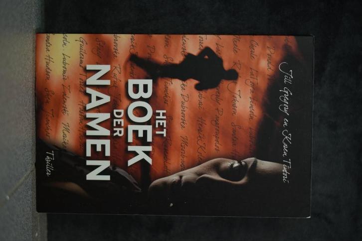 K. Tintori - Het boek der namen, Boeken, Thrillers, Zo goed als nieuw, Ophalen of Verzenden
