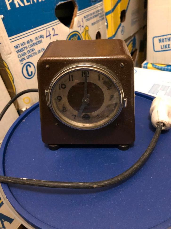 Tijdschakelaar om marters en vossen op afstand te houden, Antiek en Kunst, Antiek | Klokken, Ophalen of Verzenden