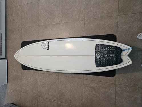 Surfboard Torq 6.10 fish + vinnen + boardsock te koop!!, Watersport en Boten, Golfsurfen, Gebruikt, Fish, Met vinnen, Met draagtas