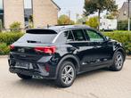 VW T-ROC R LINE 07/2024 1.0 22000 km, Auto's, Volkswagen, Voorwielaandrijving, Euro 6, Leder en Stof, Zwart