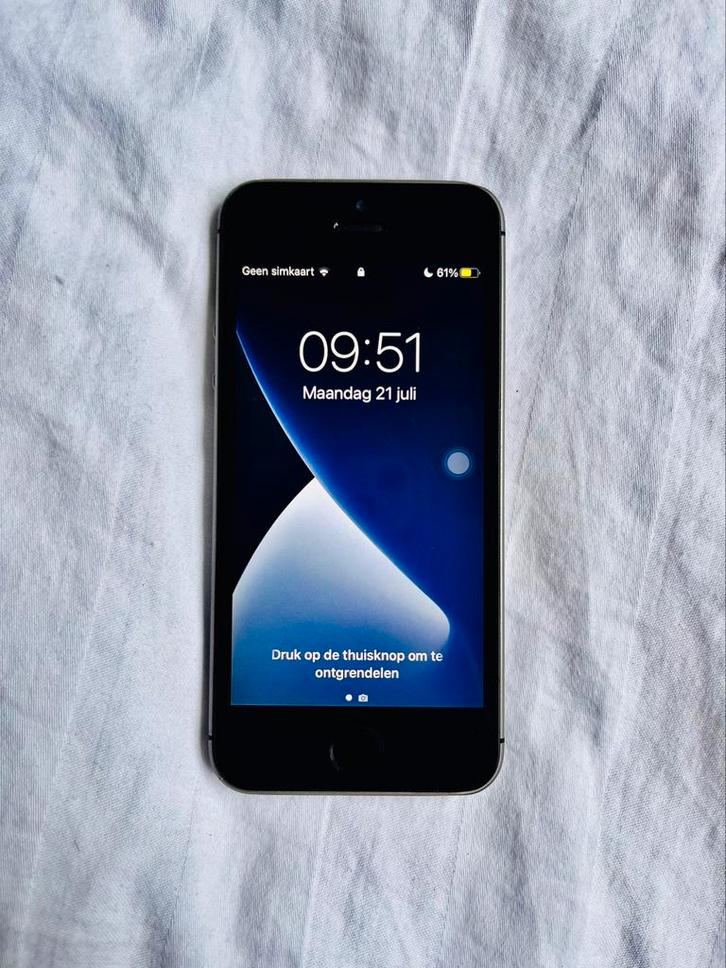 Te Koop: Licht Gebruikte iPhone SE (2016), Telecommunicatie, Mobiele telefoons | Overige merken, Zo goed als nieuw, Zonder abonnement