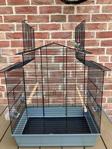 ZWART/GRIJZE VOGELKOOI VOOR PARKIET-KANARIE OPEN DAK 50 EURO beschikbaar voor biedingen
