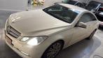 MERCEDES-BENZ E220/LEER/AUTOMAAT/ZETELVERWARMING, Auto's, Mercedes-Benz, Automaat, Euro 5, Achterwielaandrijving, Zwart