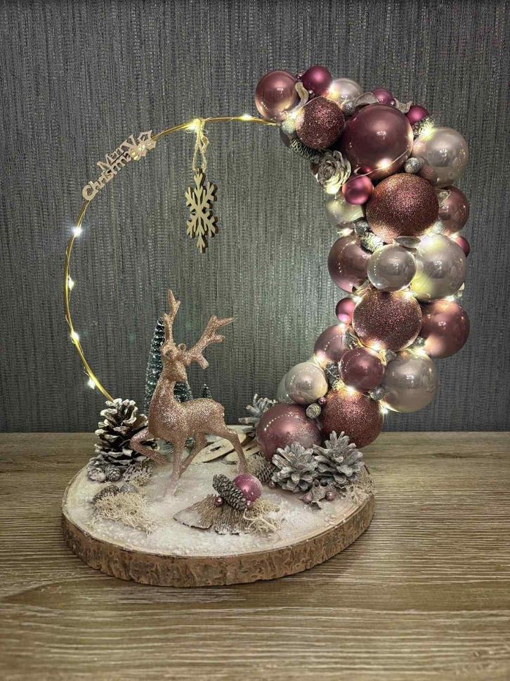 Nieuw !! Kerststuk met rendier en kerstbollen in roze, Diversen, Kerst, Nieuw, Ophalen