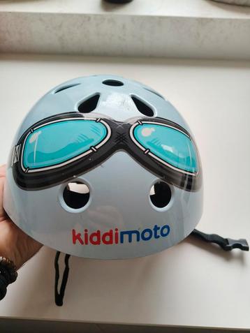 Kinderhelm Kiddimoto beschikbaar voor biedingen