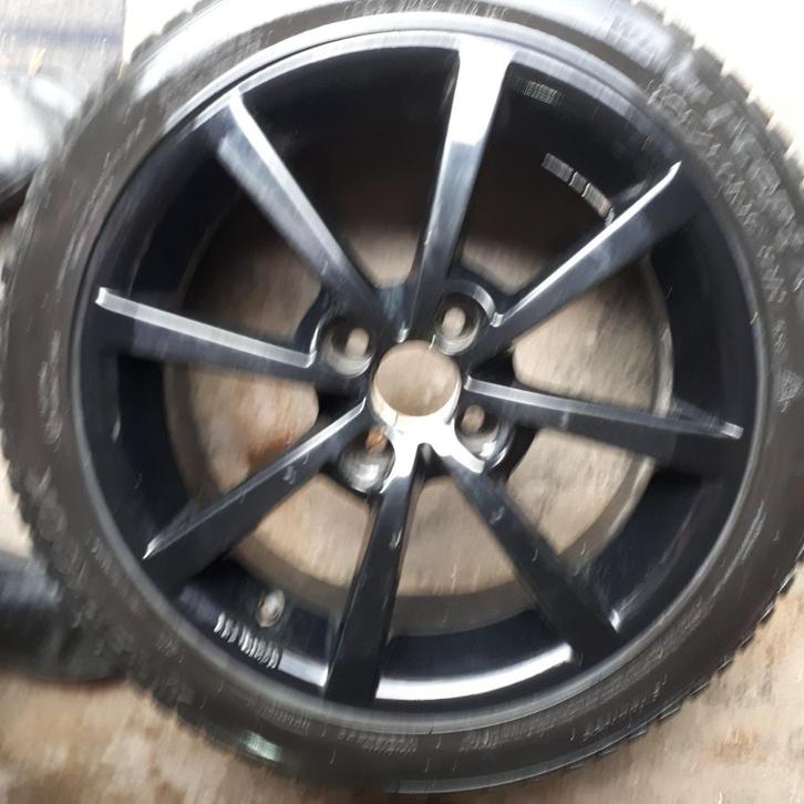 VW UP 16" 4X100 ET 35 glanzend zwarte wintervelgen en banden, Auto-onderdelen, Banden en Velgen, Velg(en), Winterbanden, Personenwagen