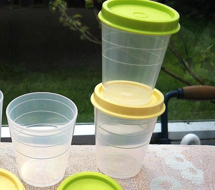 Tupperware : jeu de 4 mignonnettes 6cl, Maison & Meubles, Cuisine| Tupperware, Neuf, Enlèvement ou Envoi