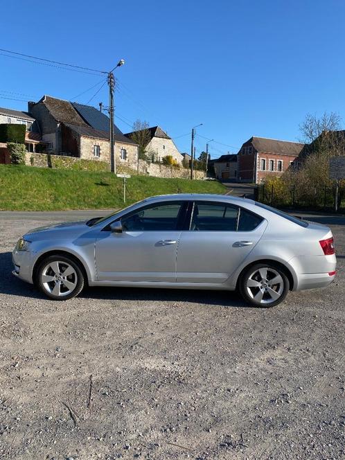 Skoda Octavia 2015 - 2e hands - Volledig onderhoud, Auto's, Skoda, Particulier, Octavia, Bluetooth, Elektrische buitenspiegels