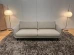 NIEUWSTAAT Design on Stock Byen 3-zits Lichtgrijs, Huis en Inrichting, Driepersoons, 75 tot 100 cm, Ophalen of Verzenden, Zo goed als nieuw