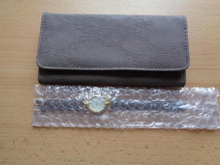 Portefeuille + montre assortie. Coloris Brun clair, Handtassen en Accessoires, Portemonnees, Nieuw, Overige merken, Overige kleuren