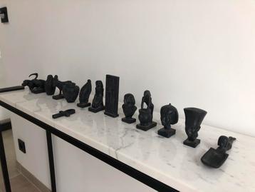 Decoratieve set van 15 Egyptische beeldjes beschikbaar voor biedingen