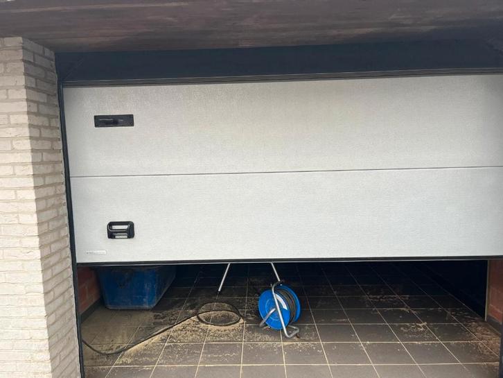 Beldoor manuele sectionaal poort 2 stuks, Doe-het-zelf en Bouw, Deuren en Vliegenramen, Gebruikt, Garagedeur, 200 tot 215 cm, 120 cm of meer