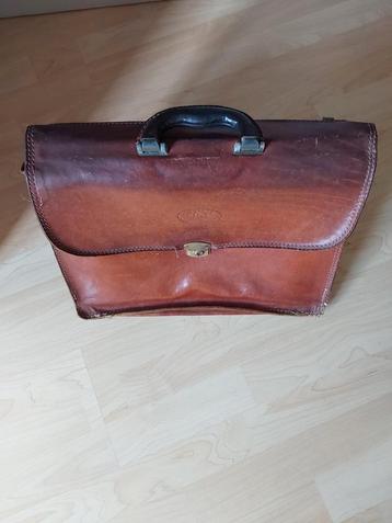 Aktetas/ schooltas beschikbaar voor biedingen