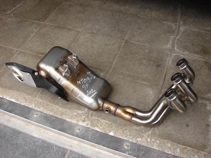 YAMAHA MT-09 Ligne complète ORIGINE 2017 - 2020 état neuf, Motoren, Accessoires | Overige, Nieuw, Ophalen