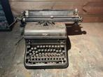 Zeer oude typmachine, merk Royal, USA, Ophalen