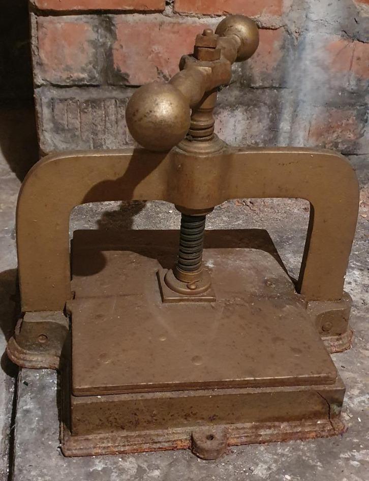 BOEKENPERS, Antiek en Kunst, Antiek | Gereedschap en Instrumenten, Ophalen