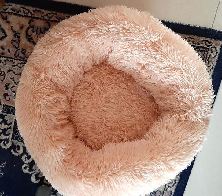 Te koop: Leuke  roze pluche nestje voor de poes of hond., Animaux & Accessoires, Paniers pour chats, Neuf, Peluche, Enlèvement