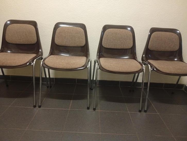 Vintage bruine plastic stoel 25€ per stuk, Huis en Inrichting, Stoelen, Eén, Bruin, Ophalen