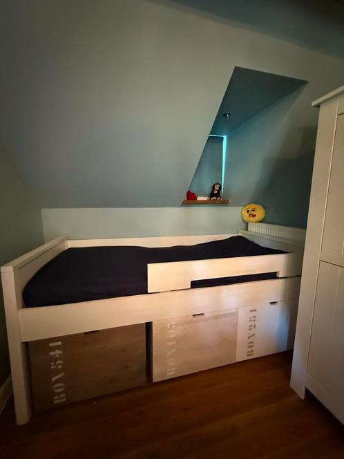 Stoer en praktisch eenpersoonsbed met opbergruimte, Kinderen en Baby's, Kinderkamer | Bedden, Zo goed als nieuw, 180 cm of meer