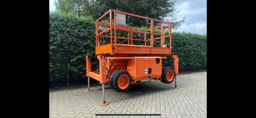 Zeer mooie 4x4 10meter KUBOTA DIESEL schaarlift hoogwerker, Articles professionnels, Machines & Construction | Grues & Excavatrices