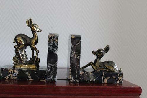 Bambi's op marmer.  Art Deco., Antiquités & Art, Art | Sculptures & Bois, Enlèvement ou Envoi