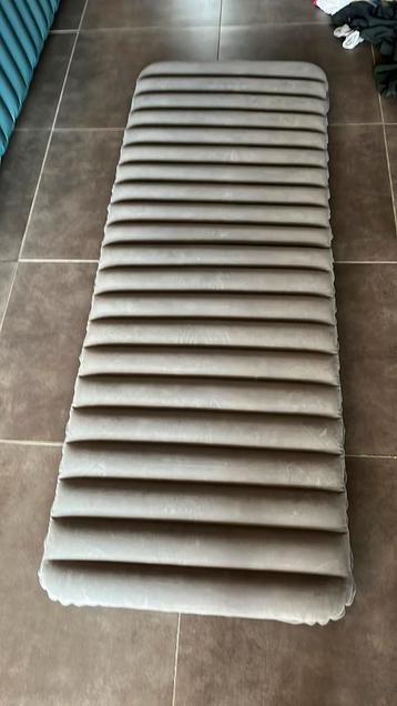 Luchtmatras 70 x 190 cm beschikbaar voor biedingen