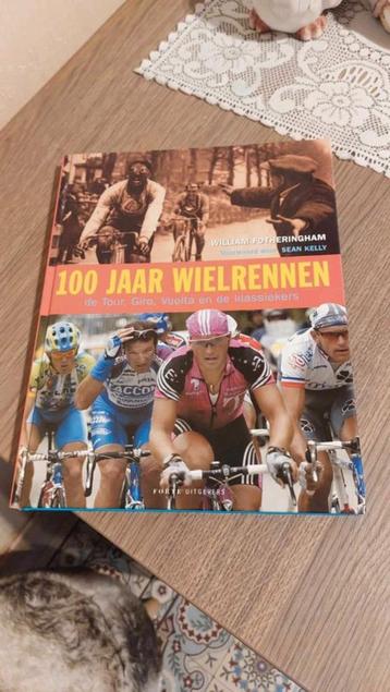 100 Jaar wielrennen. De Tour, Giro, Vuelta en klassiekers beschikbaar voor biedingen