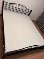 Ijzeren bed nog amper gebruikt mis wel 2 houten planken, Ophalen of Verzenden, Zo goed als nieuw