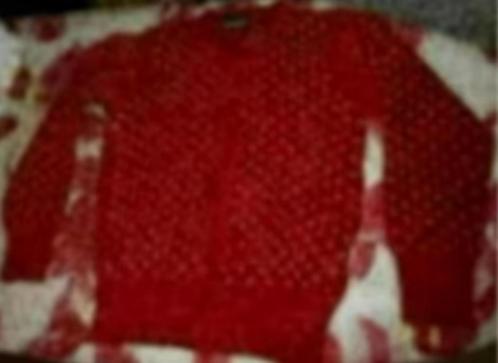 Gilet rouge à points blancs à boutons col rond 6 ans, Enfants & Bébés, Vêtements enfant | Taille 116, Utilisé, Fille, Pull ou Veste