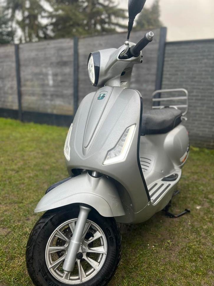 Scooter GTS bravo klasse A 300 km, nieuwstaat!, Vélos & Vélomoteurs, Scooters | Marques Autre, Comme neuf, Classe A (25 km/h)
