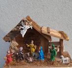 Kerststal met 10  beeldjes handgemaakt "vintage ", Ophalen, Zo goed als nieuw