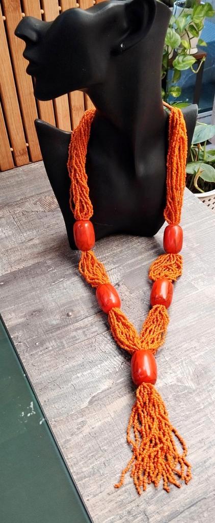 Sublieme retro 70's ketting met resine kralen en bakeliet, Handtassen en Accessoires, Kettingen, Zo goed als nieuw, Ophalen of Verzenden