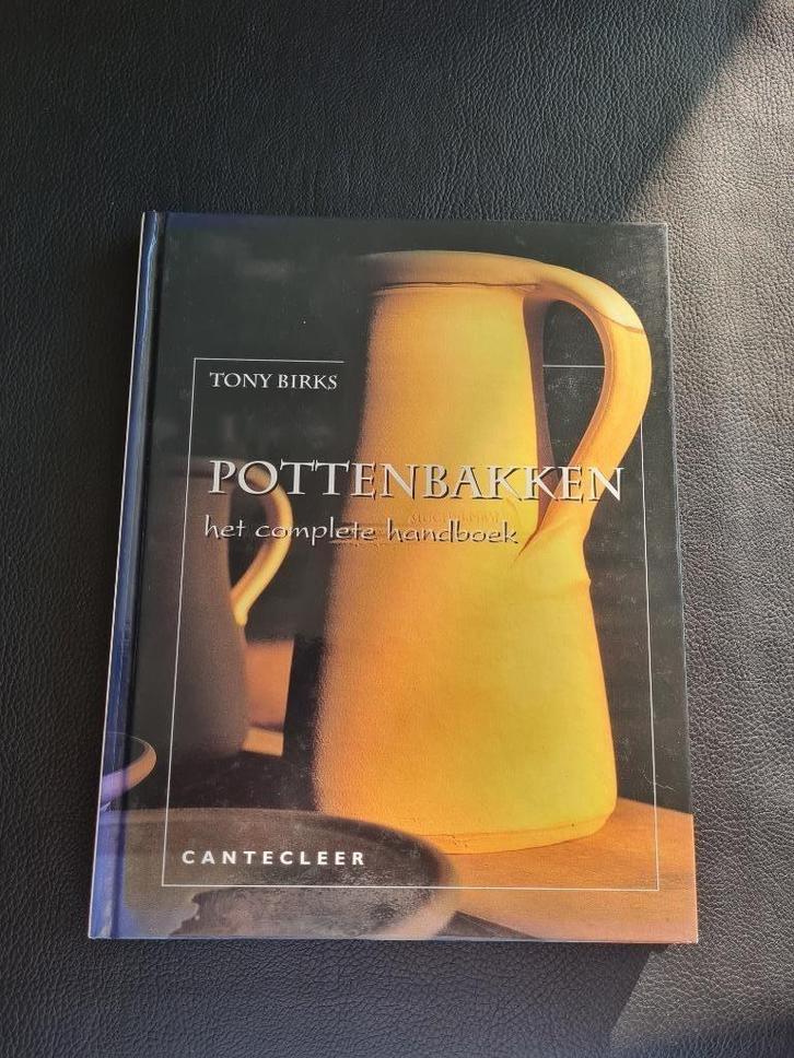 Pottenbakken het complete handboek - Tony Birks, Hobby en Vrije tijd, Pottenbakken, Ophalen of Verzenden